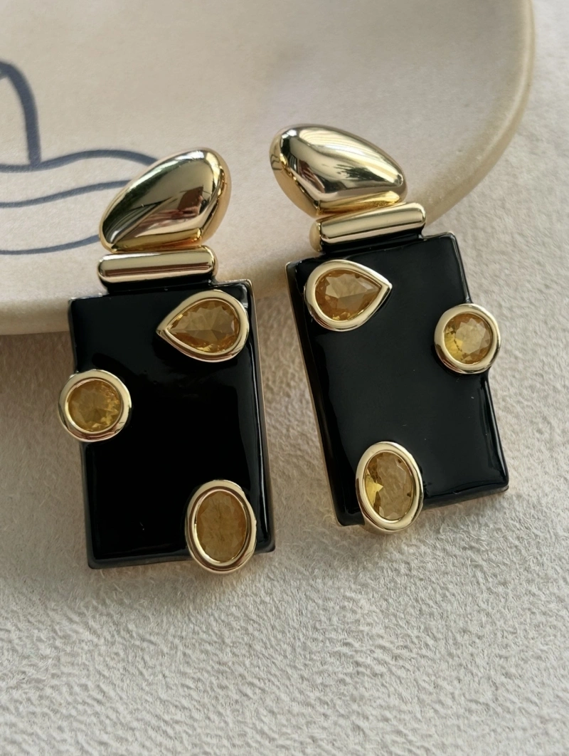 Mikabe - Brinco Geométrico Esmaltado Preto Cristais Amarelos - MK2123