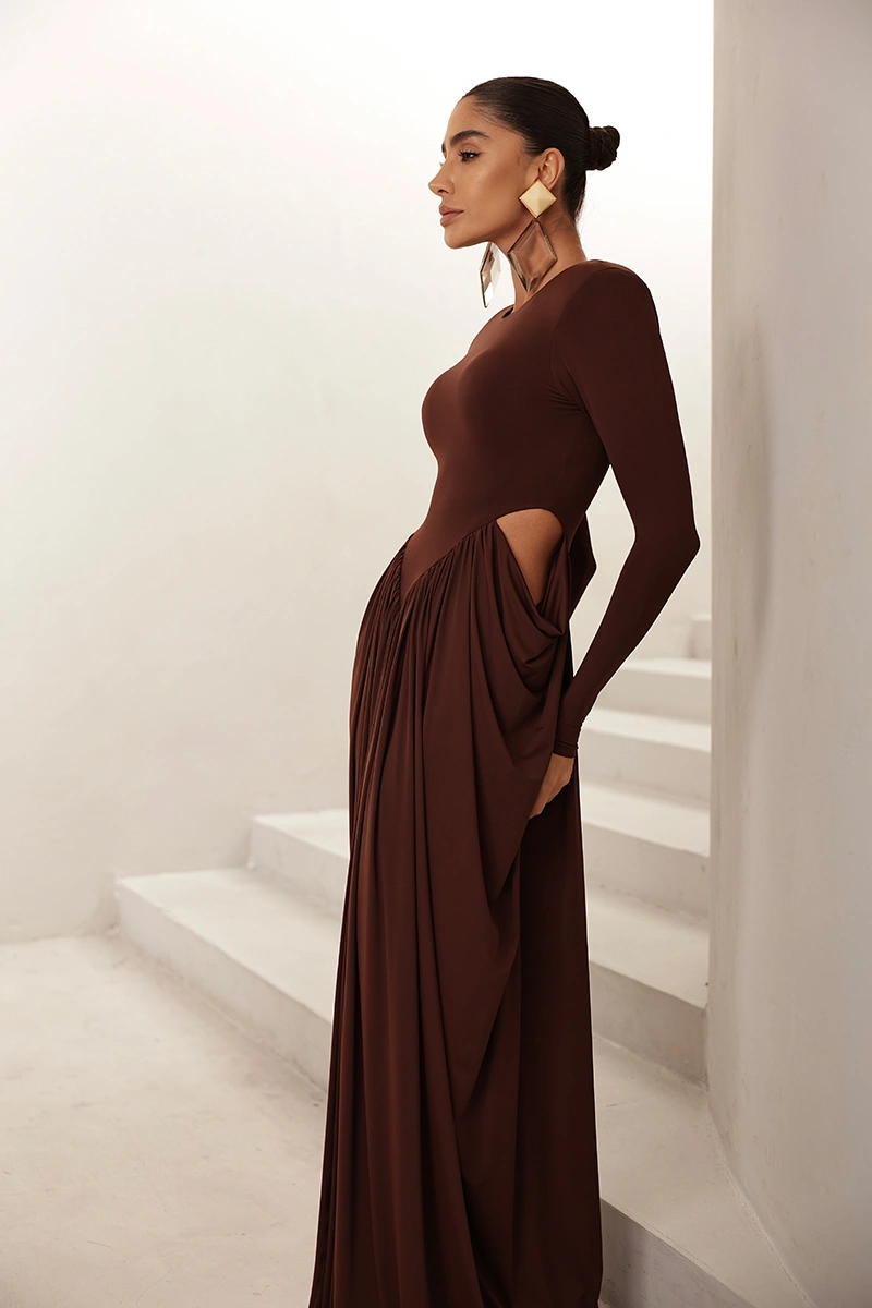 Dot Clothing - Vestido Dot Clothing Longo Kassia Manga Longa Drapeado Marrom - 2971MARROM