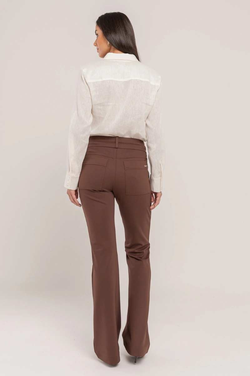 Hidrogênio - CALÇA RETA ANGELINA MARROM - 20669031