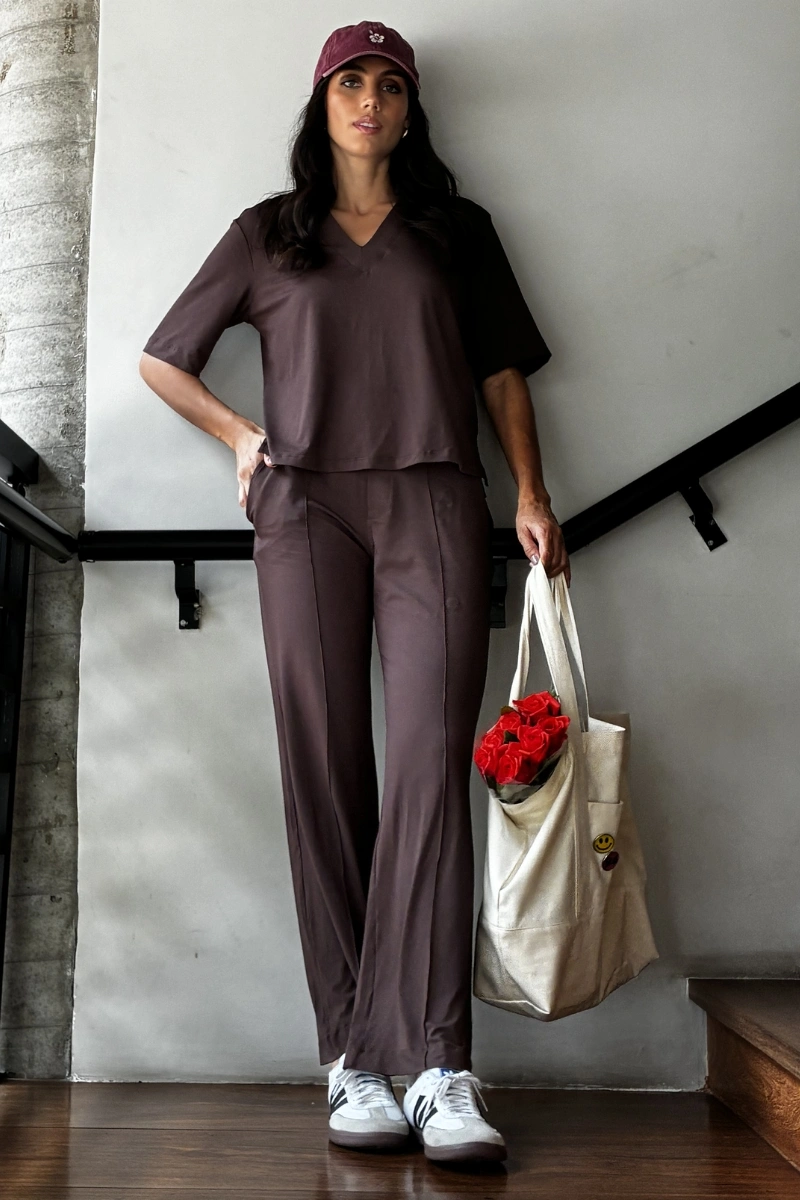 Hidrogênio - CALÇA RETA COM CÓS FRANZIDO LILIAN MARROM - 20723031