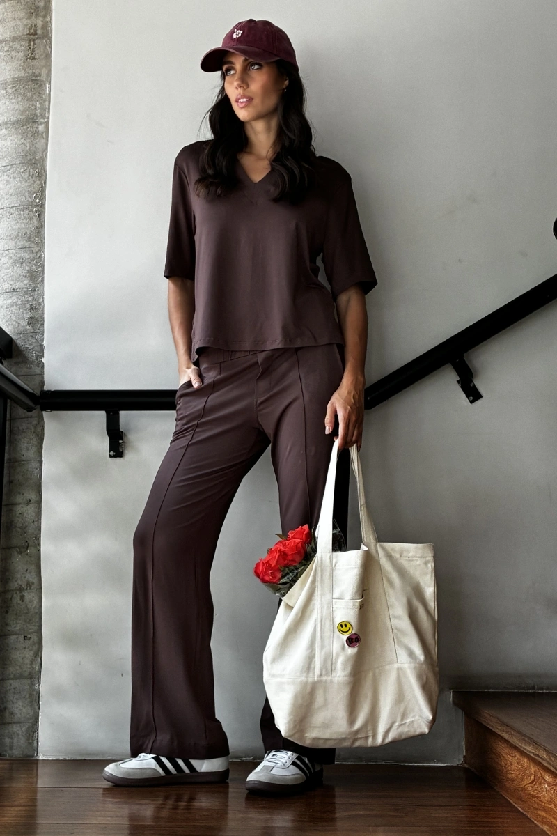 Hidrogênio - CALÇA RETA COM CÓS FRANZIDO LILIAN MARROM - 20723031