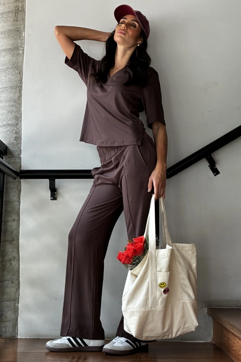 Hidrogênio - CALÇA RETA COM CÓS FRANZIDO LILIAN MARROM - 20723031