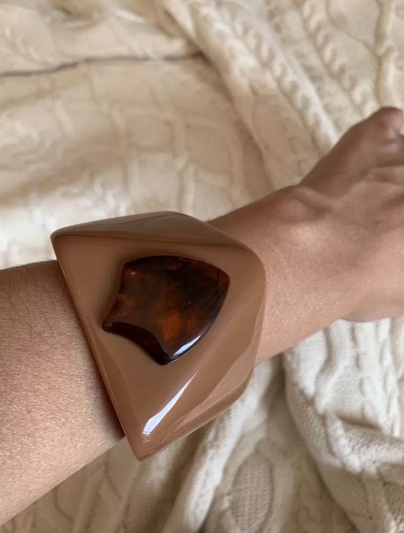Mikabe - Caramel and Turtle Resin Btanklet - MK396