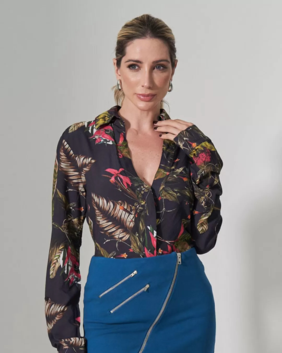 Cashier - Cashier shirt with blue print back detail - 10007582 Cashier - Cashier shirt with blue print back detail - 10007582