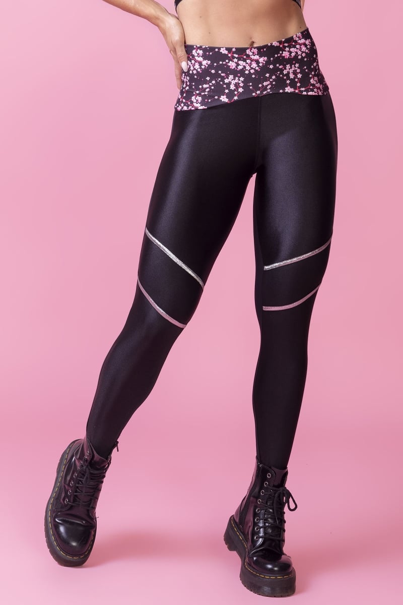 Hipkini - Legging Ten Years Fitness Preta com Estampa Floral no Cós - 3338878