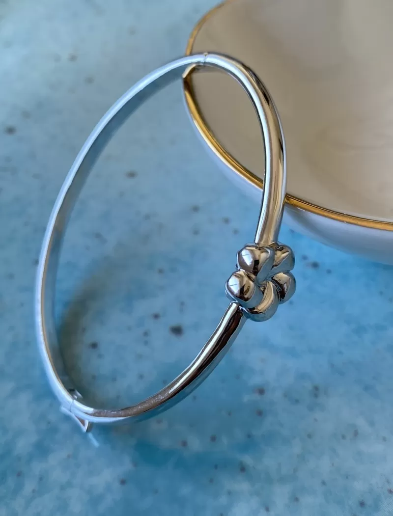 Mikabe - White Rhodium Flower Btanklet - MK1311 Mikabe - White Rhodium Flower Btanklet - MK1311
