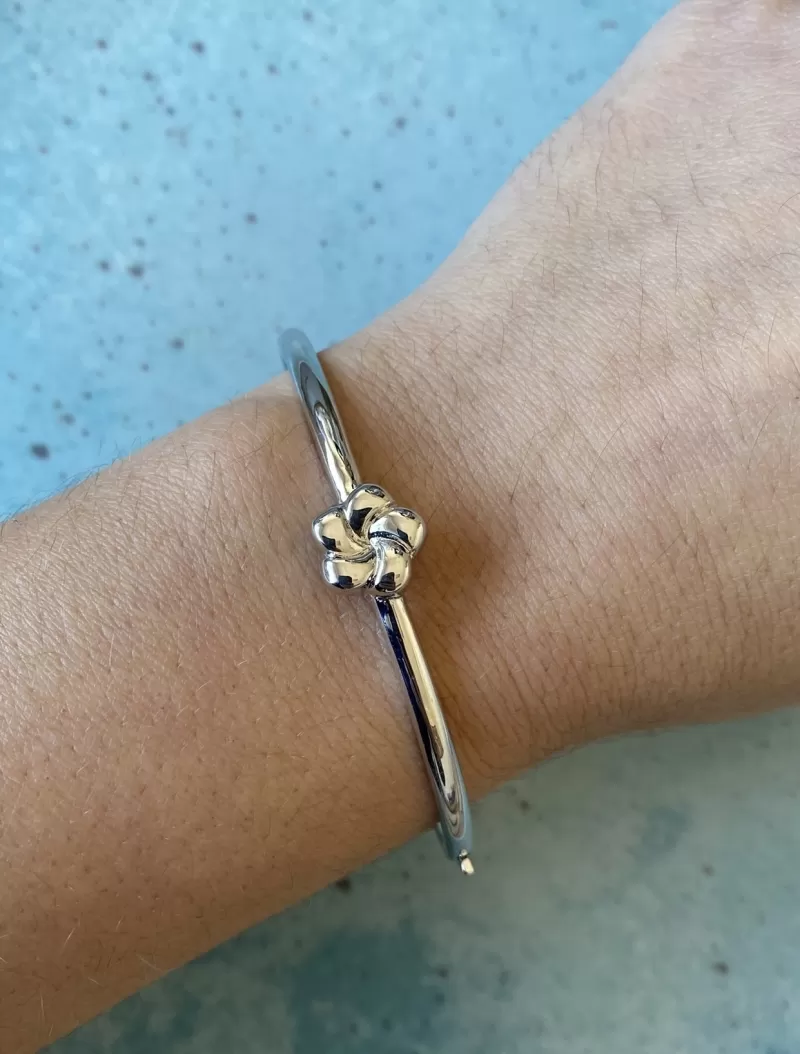 Mikabe - White Rhodium Flower Btanklet - MK1311 Mikabe - White Rhodium Flower Btanklet - MK1311